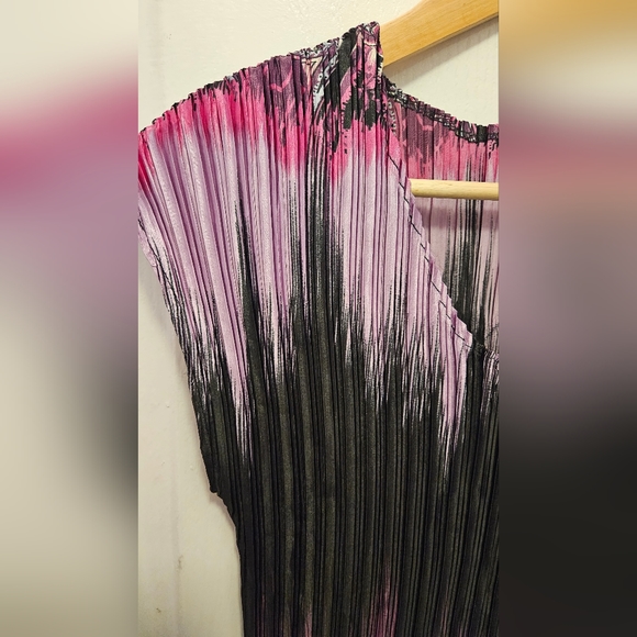 Long Dress Pleated Crepe Sleeveless Halter - Picture 3 of 4